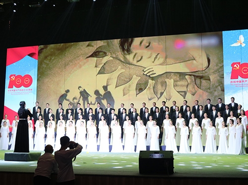 參加“慶祝中國共產(chǎn)黨成立100周年暨黨史學(xué)習教育紅色歌曲大合唱比賽”