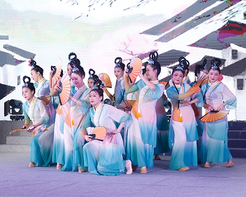 “十度春秋共風(fēng)雨 百年新程再起航”，南康城發(fā)集團十周年慶典晚會(huì )精彩回眸