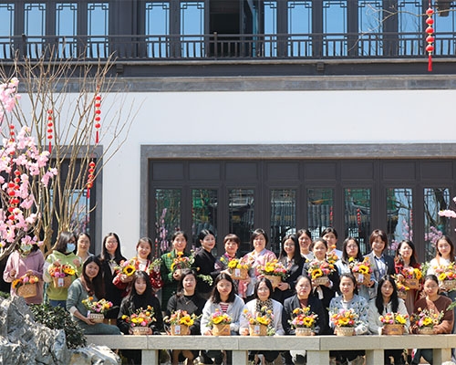 城發(fā)集團三八婦女節插花活動(dòng)