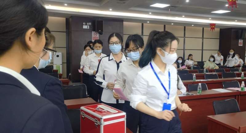 南康城發(fā)集團召開(kāi)第一次婦女代表大會(huì )暨婦委會(huì )成立大會(huì )
