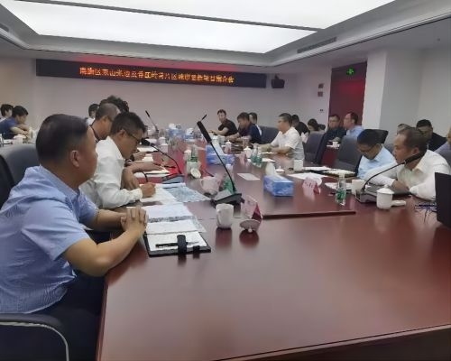 東山朱邊及蓉江嶺背片區城市更新項目推介會(huì )召開(kāi)